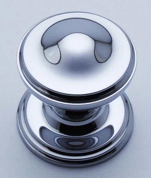 Large 125mm center door knob available in polished brass, polished chrome, and satin chrome finishes. Adds grandeur and elegance to residential or commercial entrances with durable, high-quality craftsmanship.