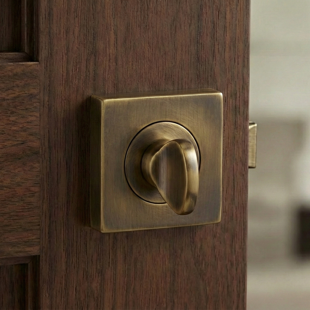 Centric Square Turn & Release